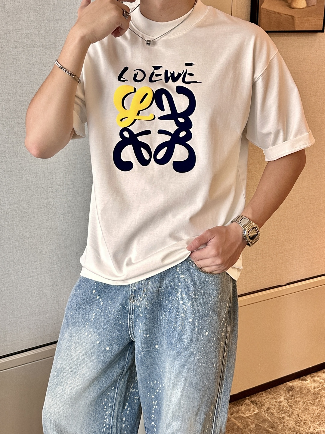 Loewe2026春夏款/官网同步面料采用重磅纯棉精梳棉面料，OS宽松版型，上身版型超正！日常百搭，衣橱