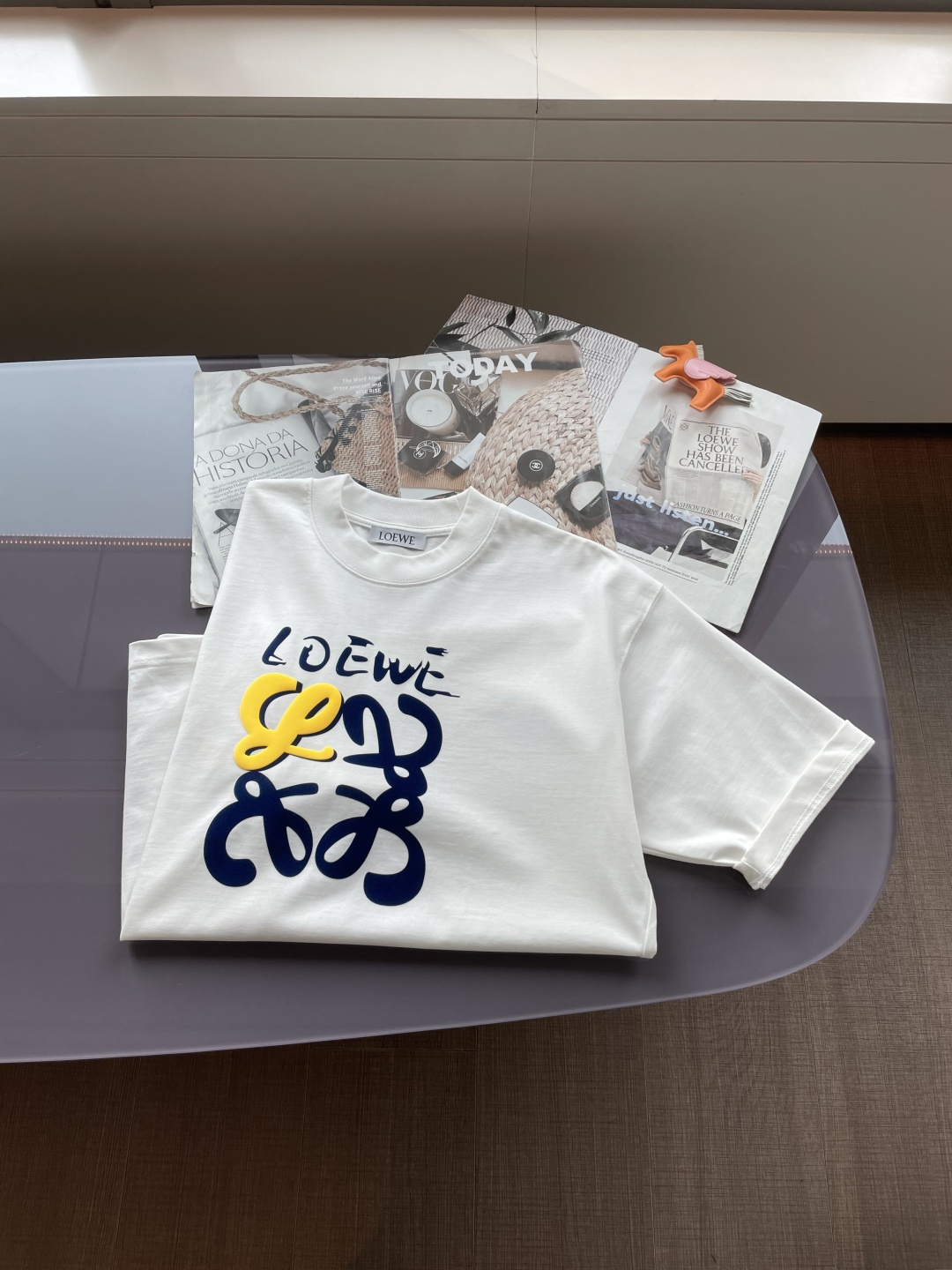 Loewe2026春夏款/官网同步面料采用重磅纯棉精梳棉面料，OS宽松版型，上身版型超正！日常百搭，衣橱