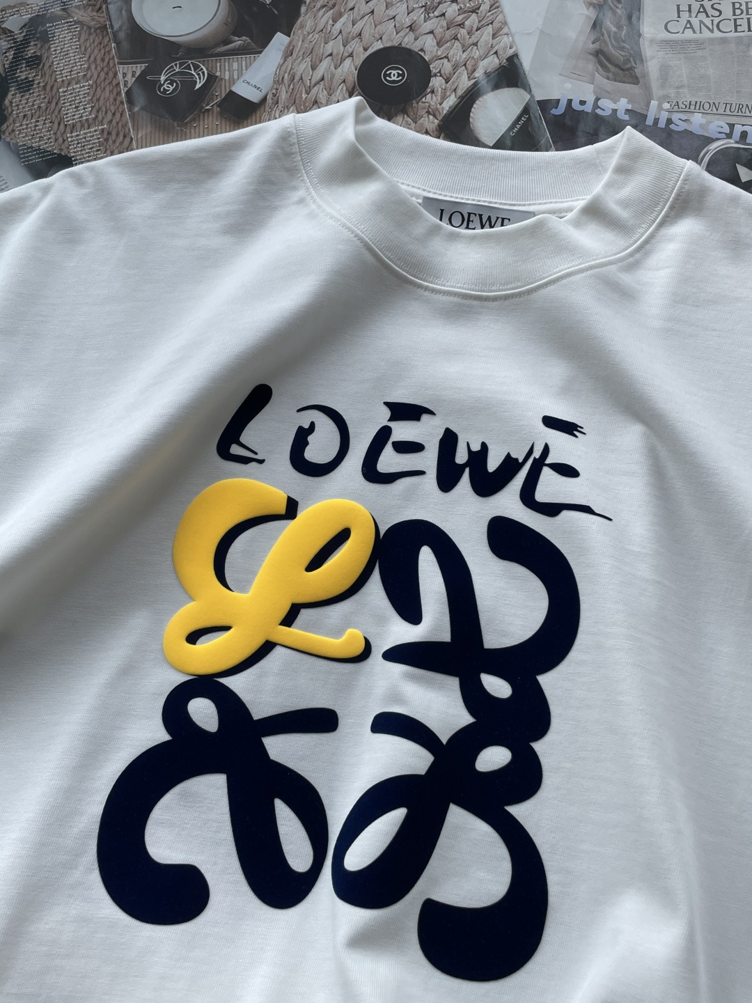 Loewe2026春夏款/官网同步面料采用重磅纯棉精梳棉面料，OS宽松版型，上身版型超正！日常百搭，衣橱