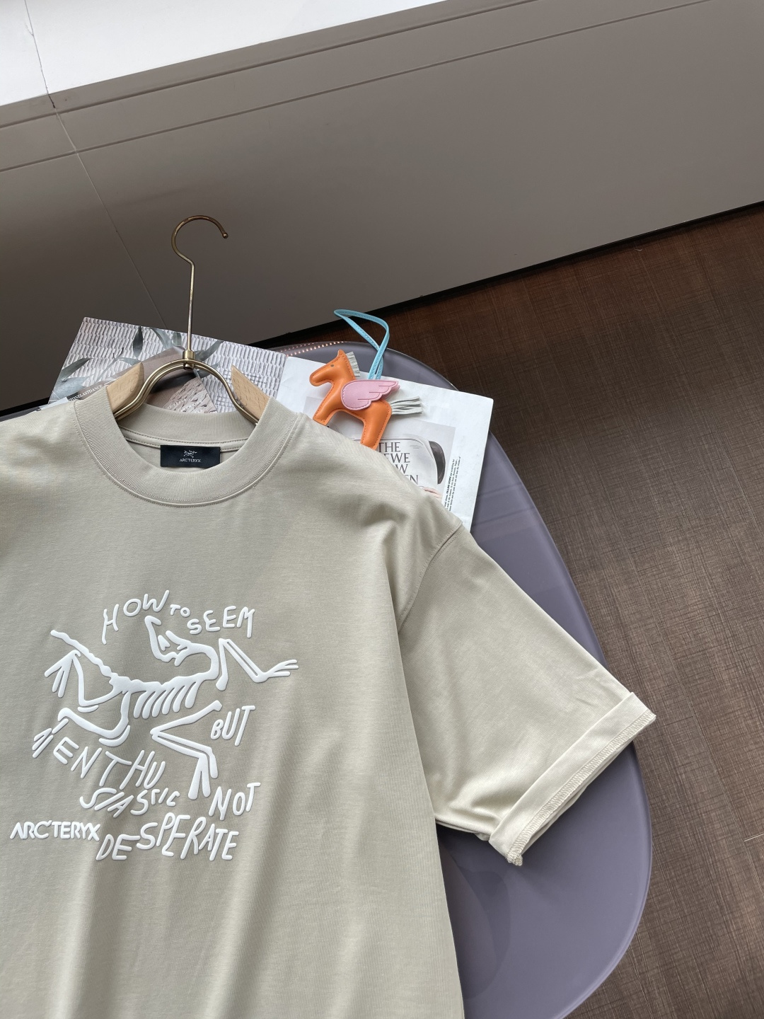 始祖鸟2026春夏款/官网同步面料采用重磅纯棉精梳棉面料，OS宽松版型，上身版型超正！日常百搭，衣橱必备