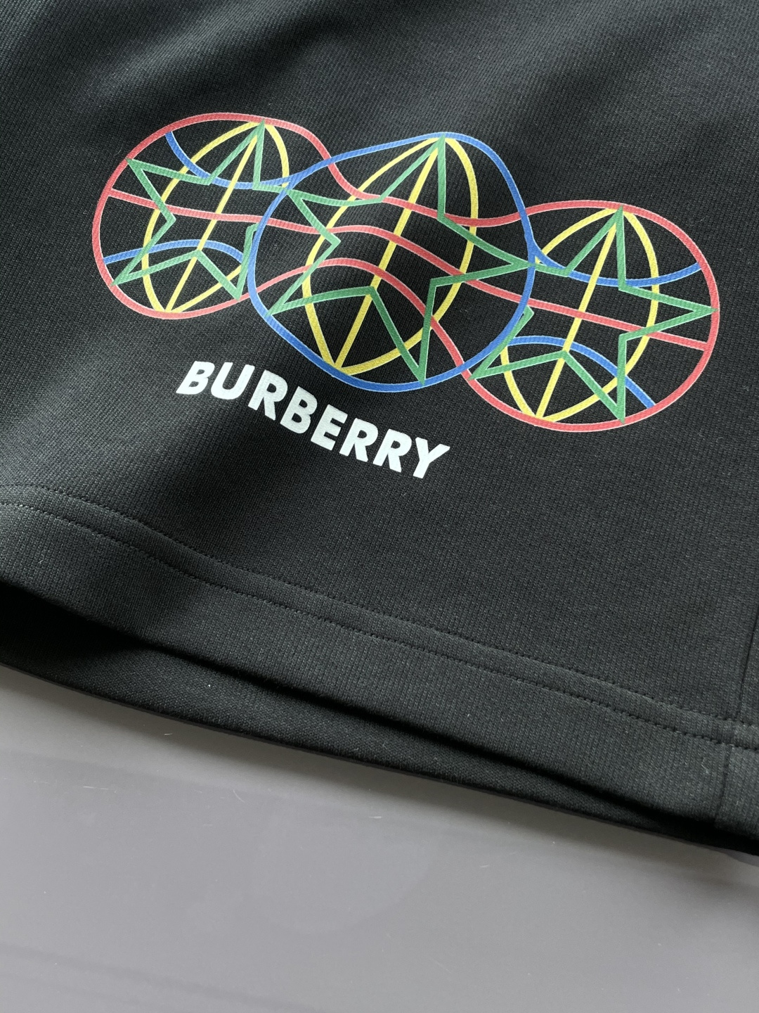 Lv 2025夏季短裤！经典爆款，经典百搭松紧腰休闲五分裤！！很经典的一款，松紧腰 两侧插袋 面料采用客