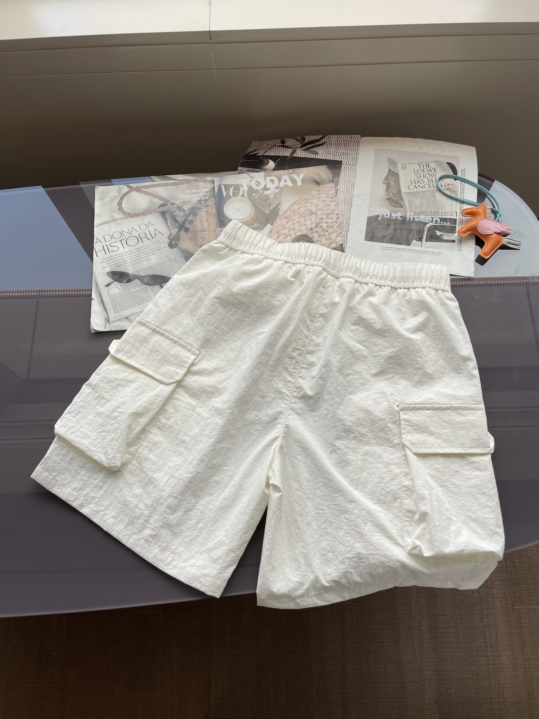 始祖鸟 2025春夏新品速干短裤 是夏日运动与休闲的绝佳之选。采用专业速干面料，能迅速吸收并蒸发汗水，保