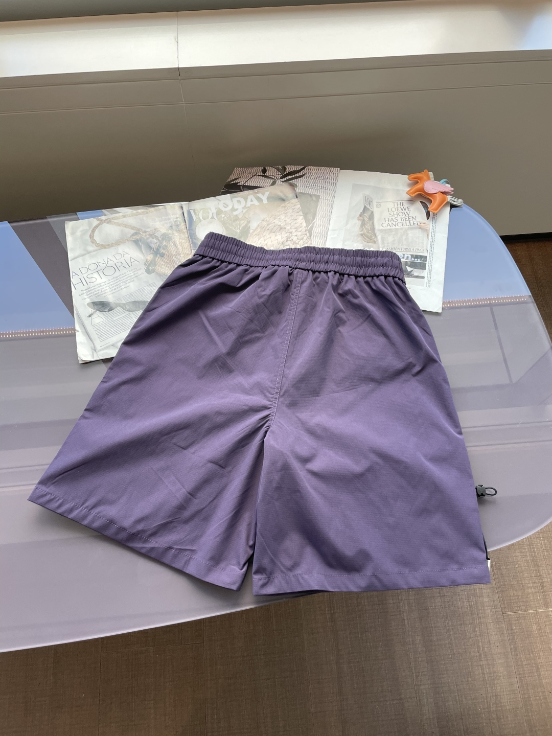 始祖鸟 2025春夏新品速干短裤 是夏日运动与休闲的绝佳之选。采用专业速干面料，能迅速吸收并蒸发汗水，保