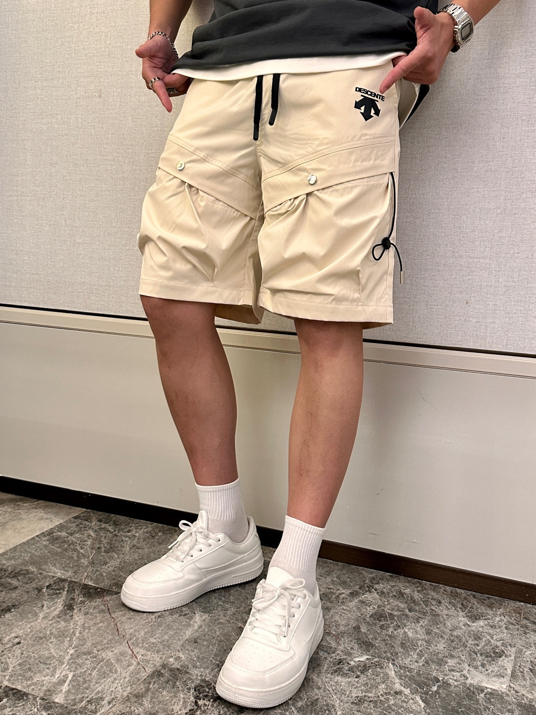 迪桑特 2025春夏新品速干短裤 是夏日运动与休闲的绝佳之选。采用专业速干面料，能迅速吸收并蒸发汗水，保