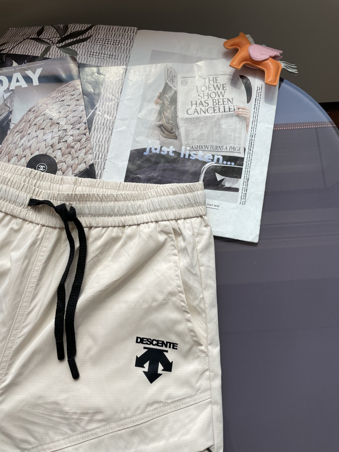 迪桑特 2025春夏新品速干短裤 是夏日运动与休闲的绝佳之选。采用专业速干面料，能迅速吸收并蒸发汗水，保