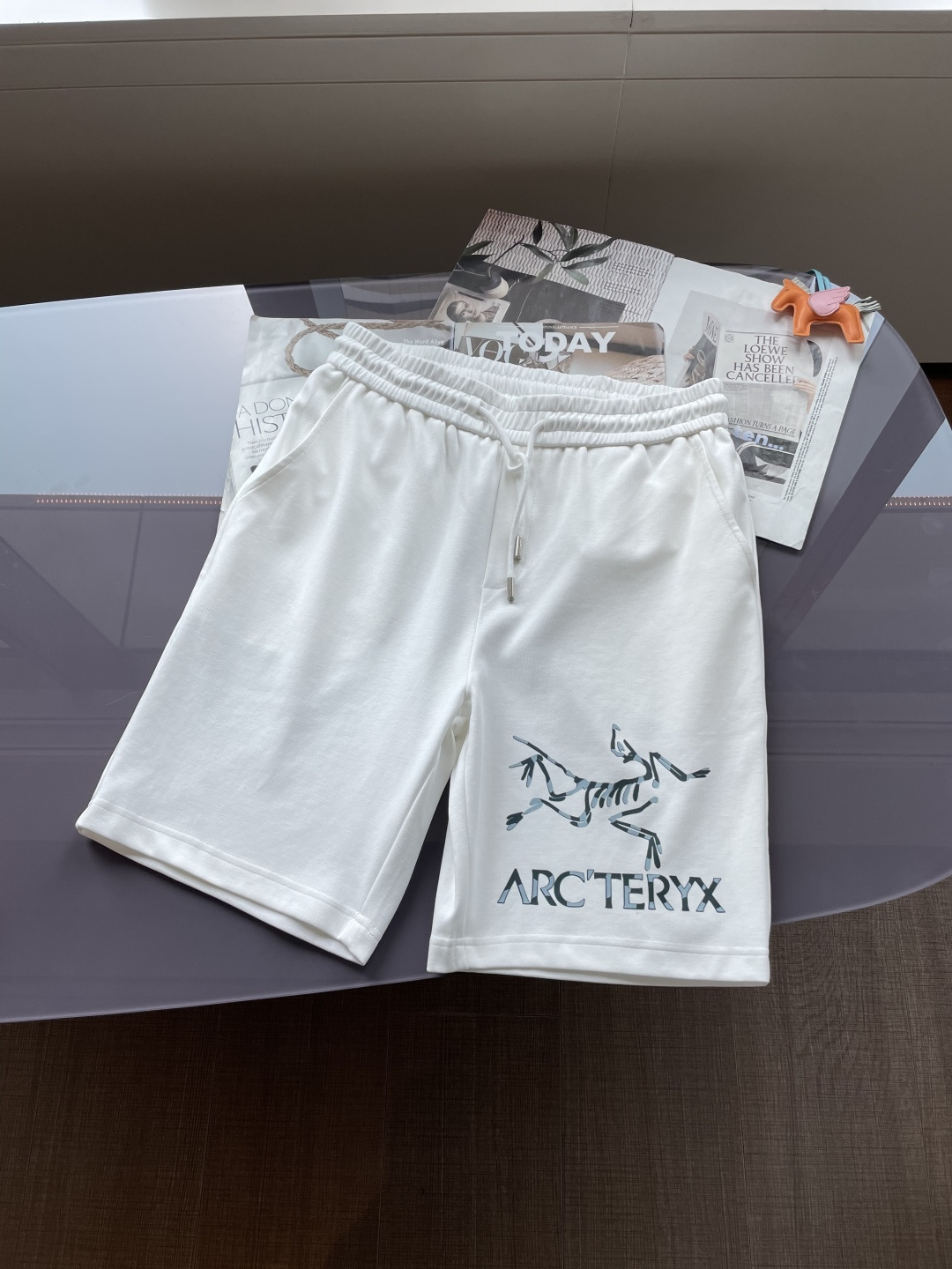 始祖鸟 2025夏季短裤！经典爆款，经典百搭松紧腰休闲五分裤！！很经典的一款，松紧腰 两侧插袋 面料采用