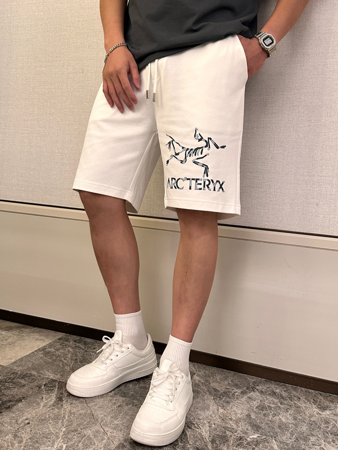 始祖鸟 2025夏季短裤！经典爆款，经典百搭松紧腰休闲五分裤！！很经典的一款，松紧腰 两侧插袋 面料采用