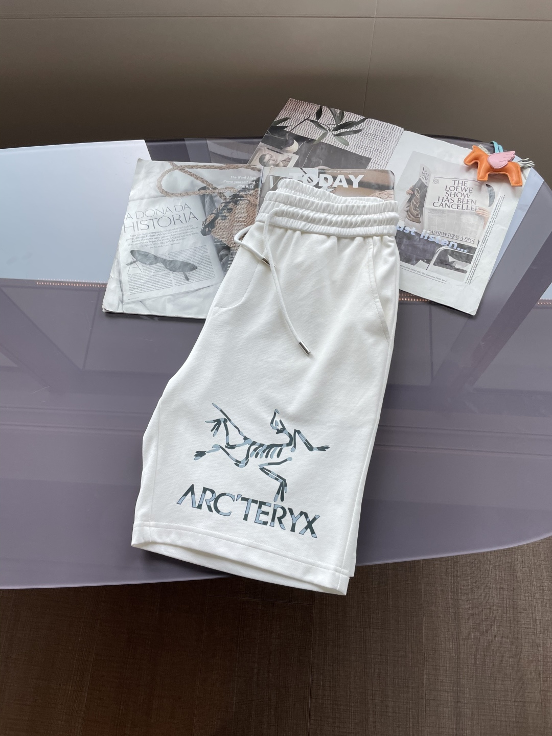 始祖鸟 2025夏季短裤！经典爆款，经典百搭松紧腰休闲五分裤！！很经典的一款，松紧腰 两侧插袋 面料采用