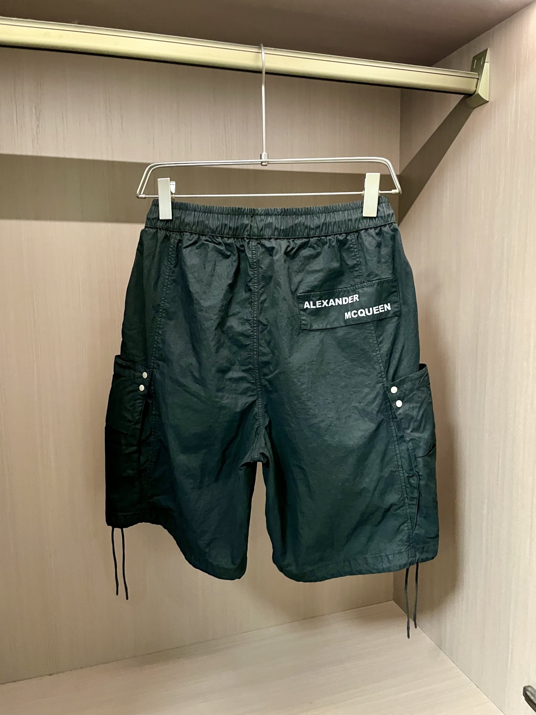 McQueen 2025 Summer Shorts: Comfortable and Stylish with High-Quality Cotton Fabric - 图片 4