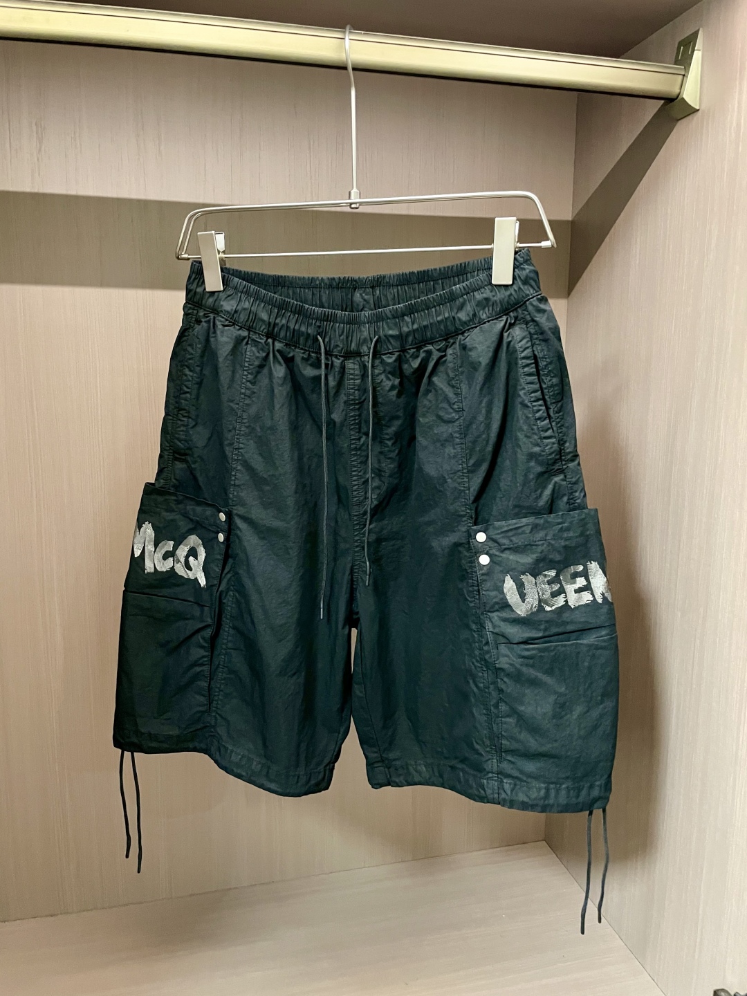 McQueen 2025 Summer Shorts: Comfortable and Stylish with High-Quality Cotton Fabric - 图片 3