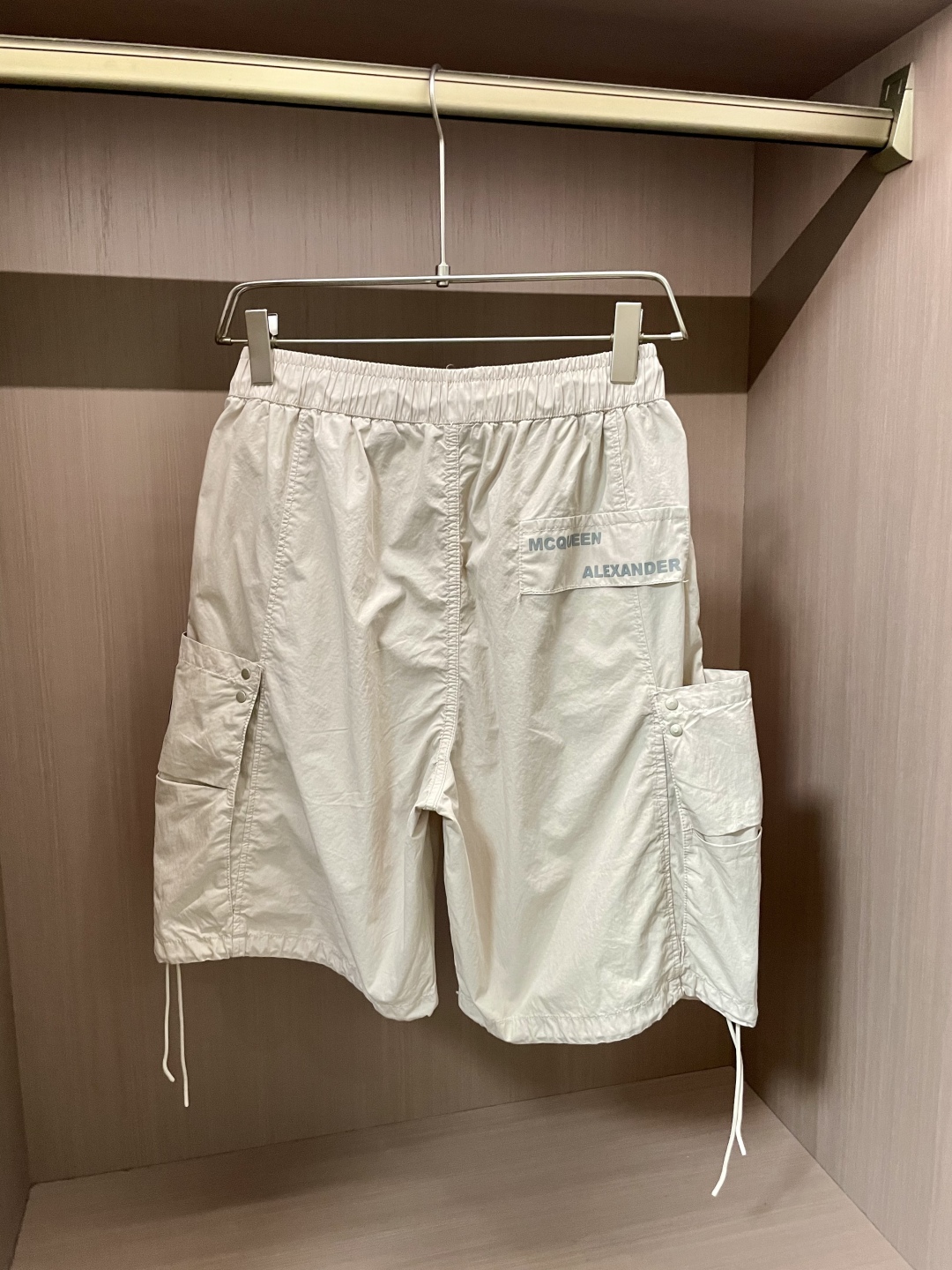 McQueen 2025 Summer Shorts: Comfortable and Stylish with High-Quality Cotton Fabric - 图片 2