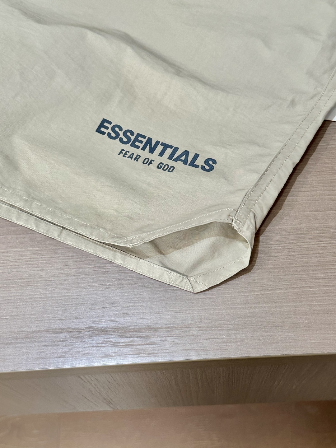 Summer 2025 Sports Beach Shorts: Zenium High-Density Memory Nylons, Athletic Design - 图片 3