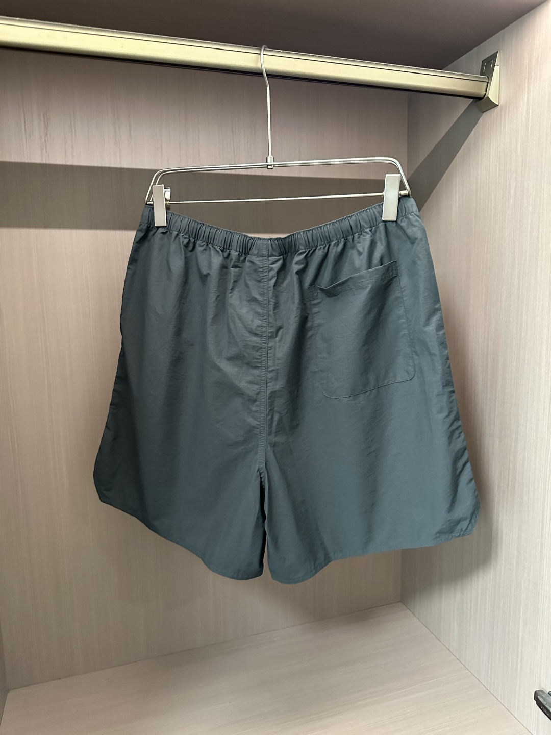 Summer 2025 Sports Beach Shorts: Zenium High-Density Memory Nylons, Athletic Design - 图片 6