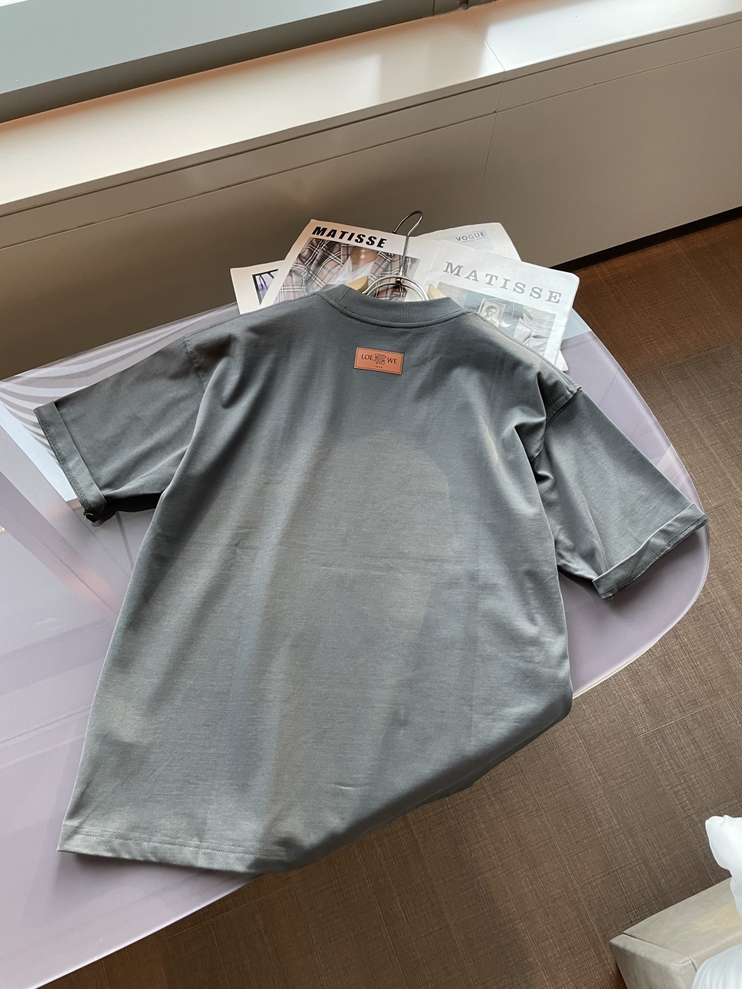 Loewe 2026春夏款/官网同步面料采用重磅纯棉精梳棉面料，OS宽松版型，上身版型超正！日常百搭，衣