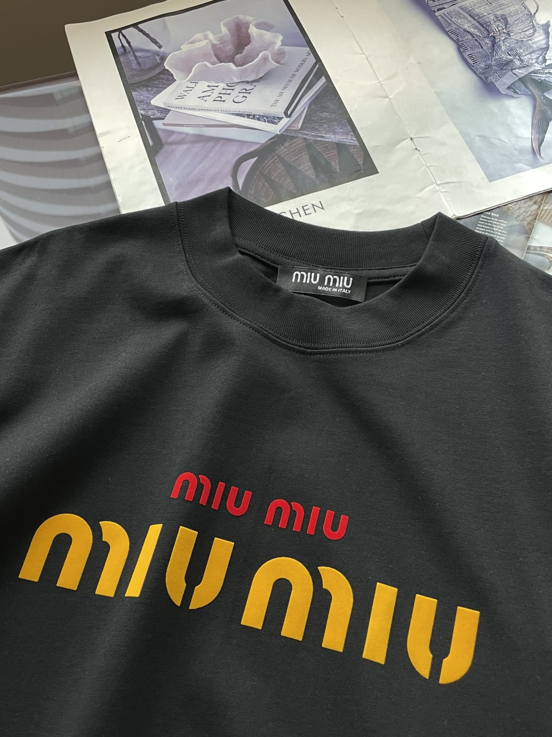 miumiu 2026春夏款/官网同步面料采用重磅纯棉精梳棉面料，OS宽松版型，上身版型超正！日常百搭，