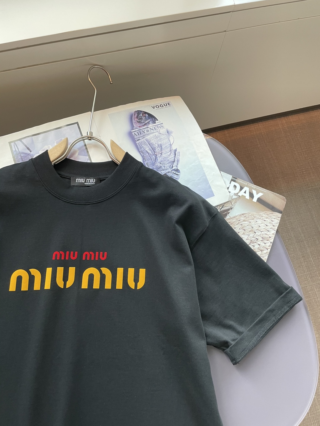 miumiu 2026春夏款/官网同步面料采用重磅纯棉精梳棉面料，OS宽松版型，上身版型超正！日常百搭，
