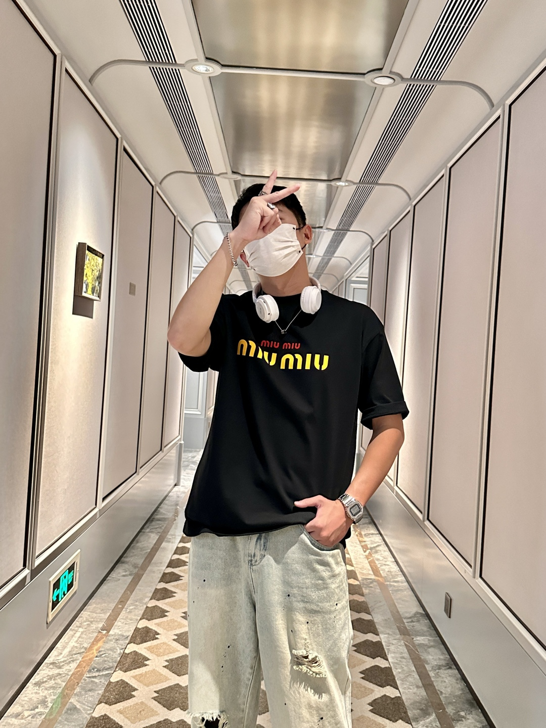 miumiu 2026春夏款/官网同步面料采用重磅纯棉精梳棉面料，OS宽松版型，上身版型超正！日常百搭，
