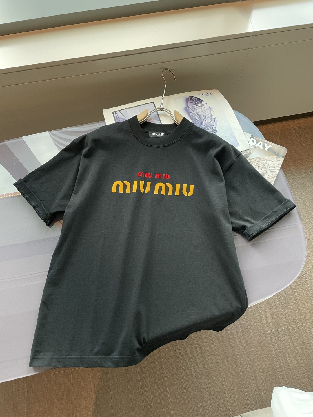 miumiu 2026春夏款/官网同步面料采用重磅纯棉精梳棉面料，OS宽松版型，上身版型超正！日常百搭，