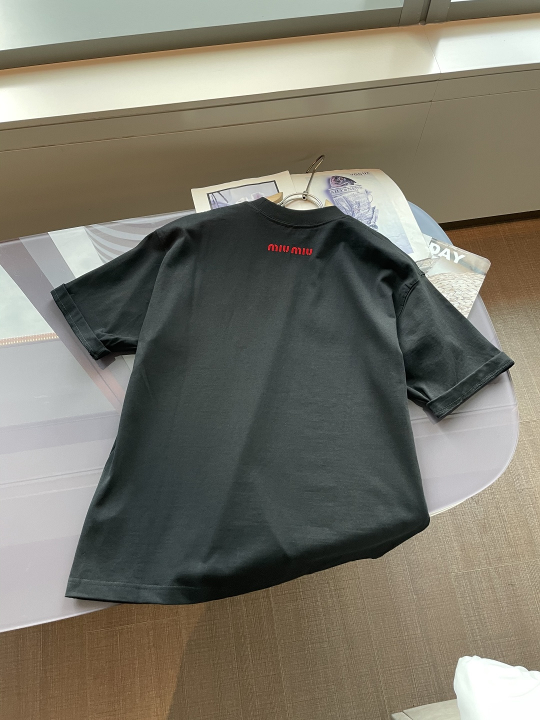 miumiu 2026春夏款/官网同步面料采用重磅纯棉精梳棉面料，OS宽松版型，上身版型超正！日常百搭，