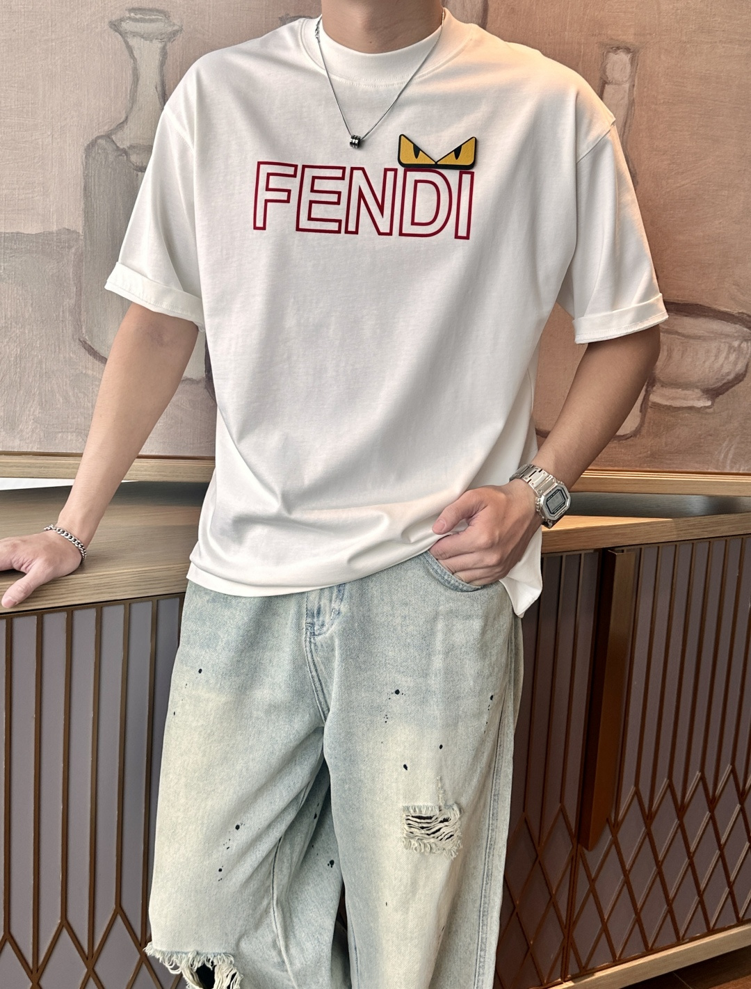 NO:455767,FD 2025 spring and summer style/official website synchronization The fabric is made of heavy pure cotton combed cotton fabric, OS loose style, and the upper body style is super positive!  Everyday versatile, a must-have item for wardrobe!  Same model for men and women Size S-3XL (2 sizes larger in size) Size/part S M L XL 2XL 3XL Shoulder width 52 54 56 57 59 60 Length 70 72.75.78.82.85. Bust 54 56.58.60.62.64. Sleeve length 24 26 27 28 29 30,,alexander wang19860909FD 2025春夏款/官网同步 面料采用重磅纯棉精梳棉面料,OS宽松版型,上身版型超正！日常百搭,衣橱必备单品！ 男女同款 尺码 S-3XL（版型偏大2个码） 码数/部位S M L XL 2XL 3XL 肩宽 52 54 56 57 59 60 衣长70 72.75.78.82.85. 胸围 54 56.58.60.62.64. 袖长24 26 27 28 29 30,,alexander wang,Men's clothing