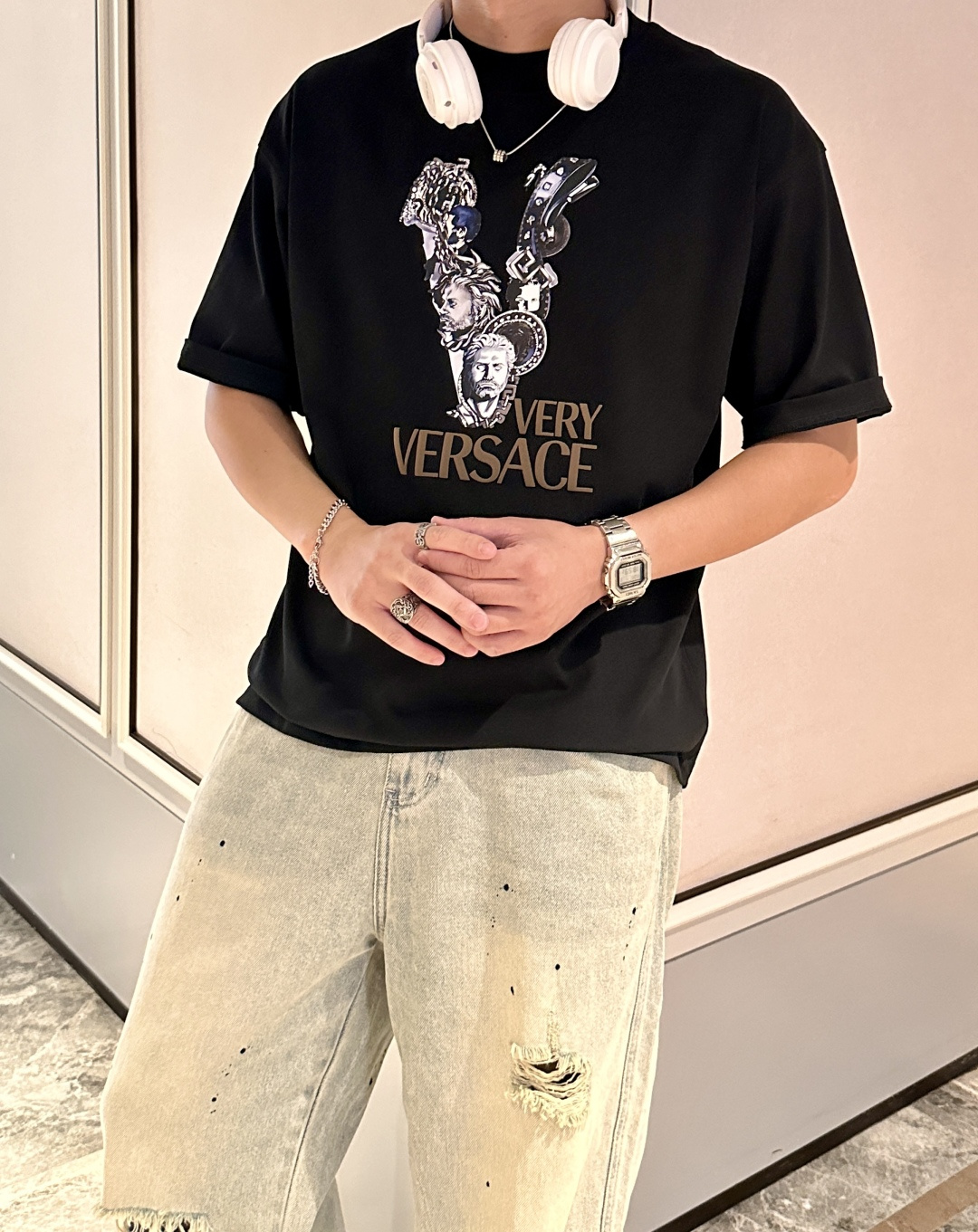 范思哲 2026春夏款/官网同步面料采用重磅纯棉精梳棉面料，OS宽松版型，上身版型超正！日常百搭，衣橱必