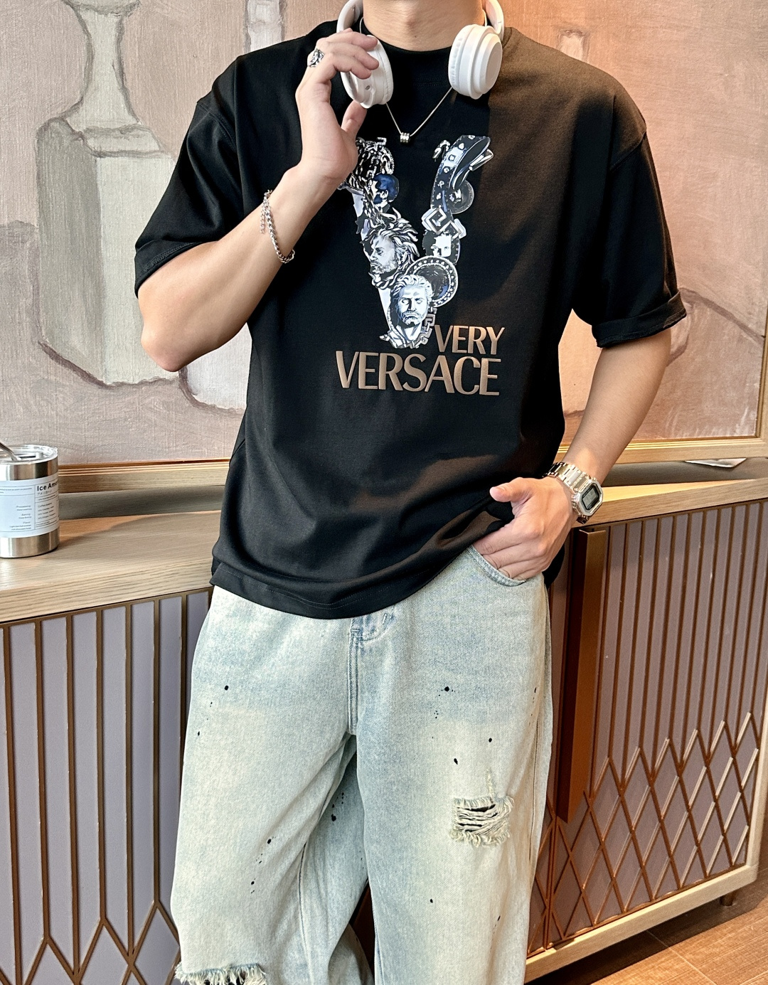 范思哲 2026春夏款/官网同步面料采用重磅纯棉精梳棉面料，OS宽松版型，上身版型超正！日常百搭，衣橱必