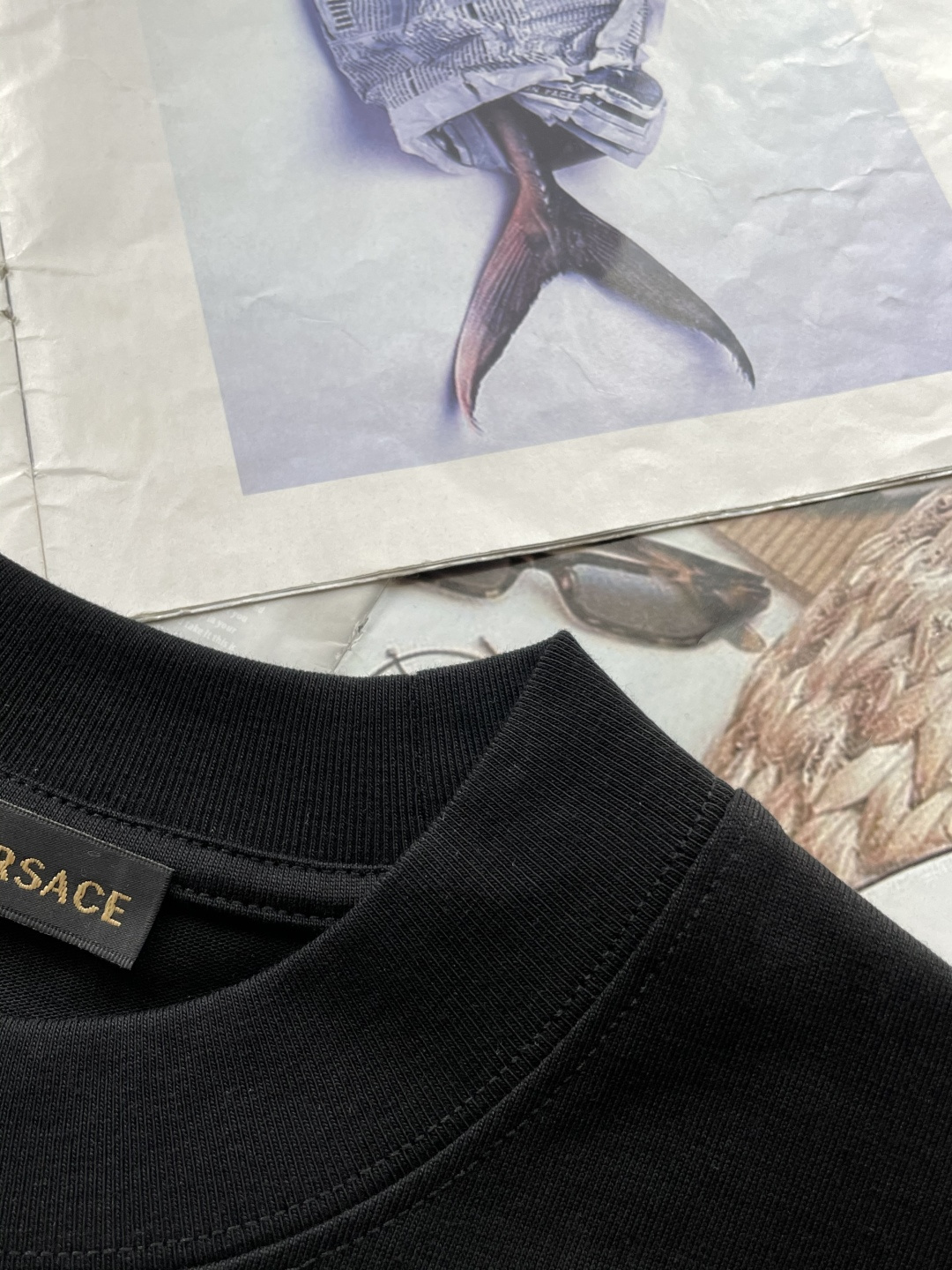 范思哲 2026春夏款/官网同步面料采用重磅纯棉精梳棉面料，OS宽松版型，上身版型超正！日常百搭，衣橱必