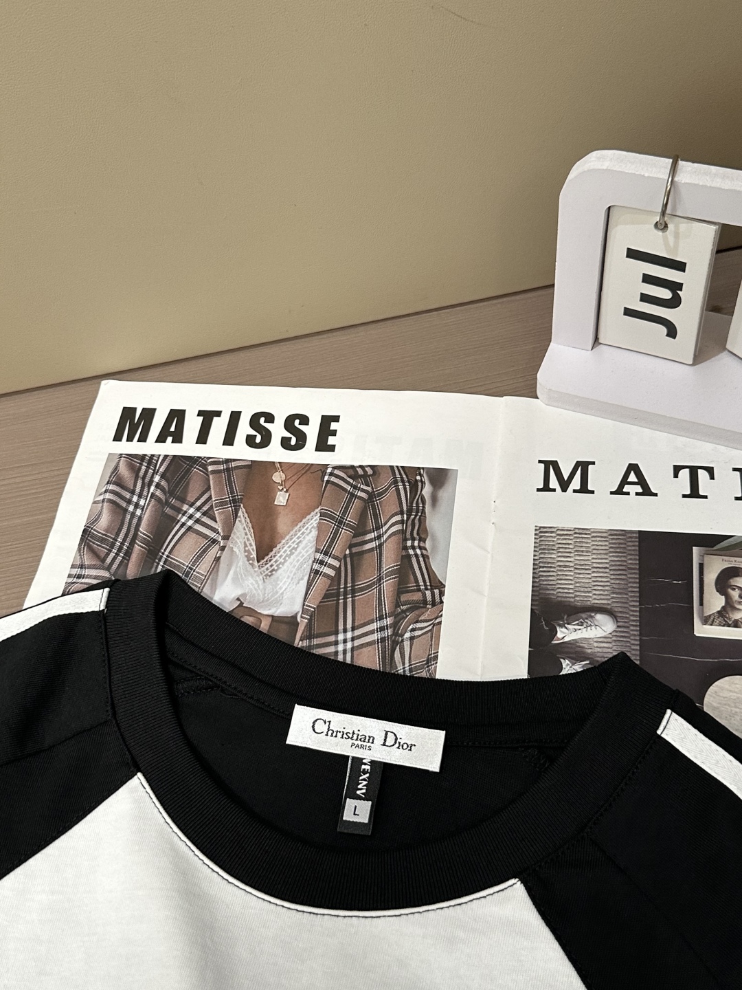 “Dior Classic Short Sleeve Suit: Top Spring/Summer Choice for Fashionable Men” - 图片 3