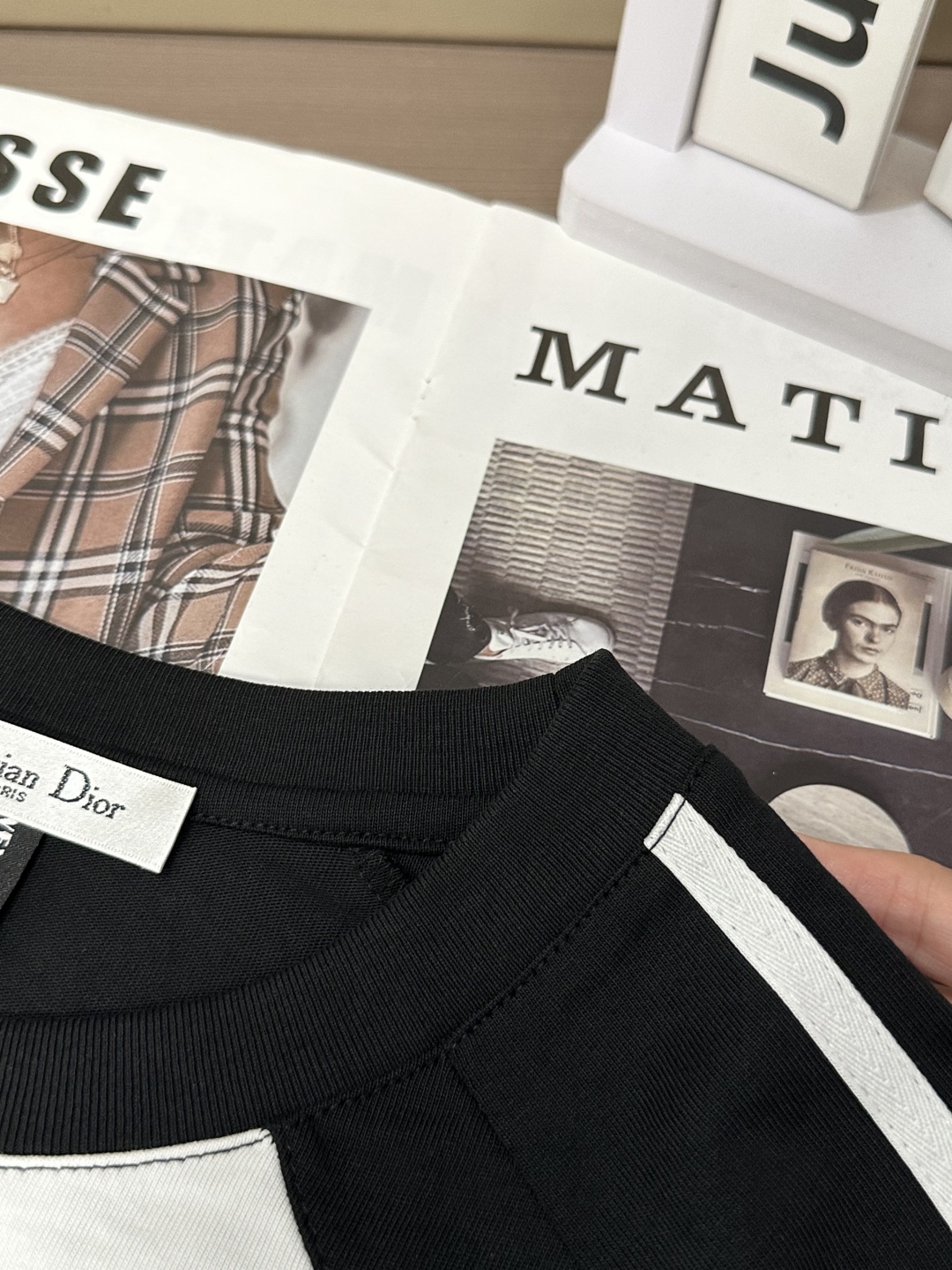“Dior Classic Short Sleeve Suit: Top Spring/Summer Choice for Fashionable Men” - 图片 4