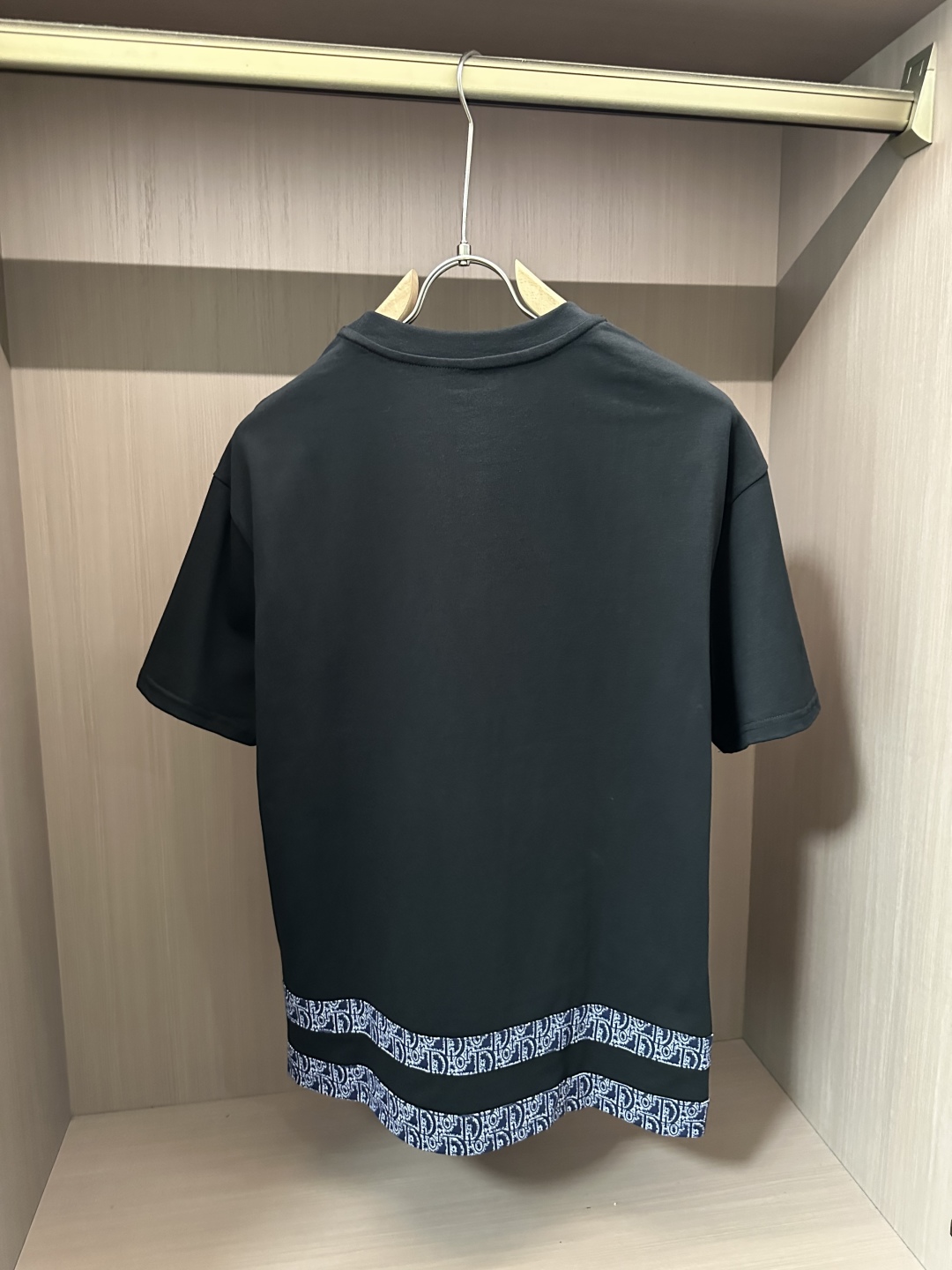 “Dior Classic Short Sleeve Suit: Top Spring/Summer Style with Fine Craftsmanship and Top-level Elements” - 图片 3