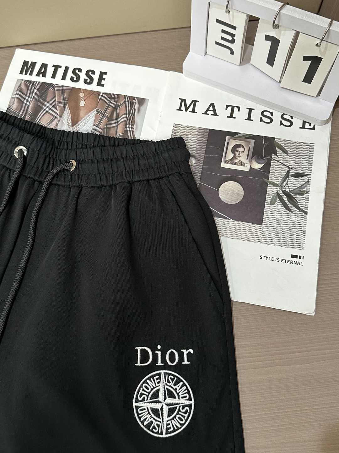“Dior Classic Short Sleeve Suit: Top Spring/Summer Style with Fine Craftsmanship and Top-level Elements” - 图片 9