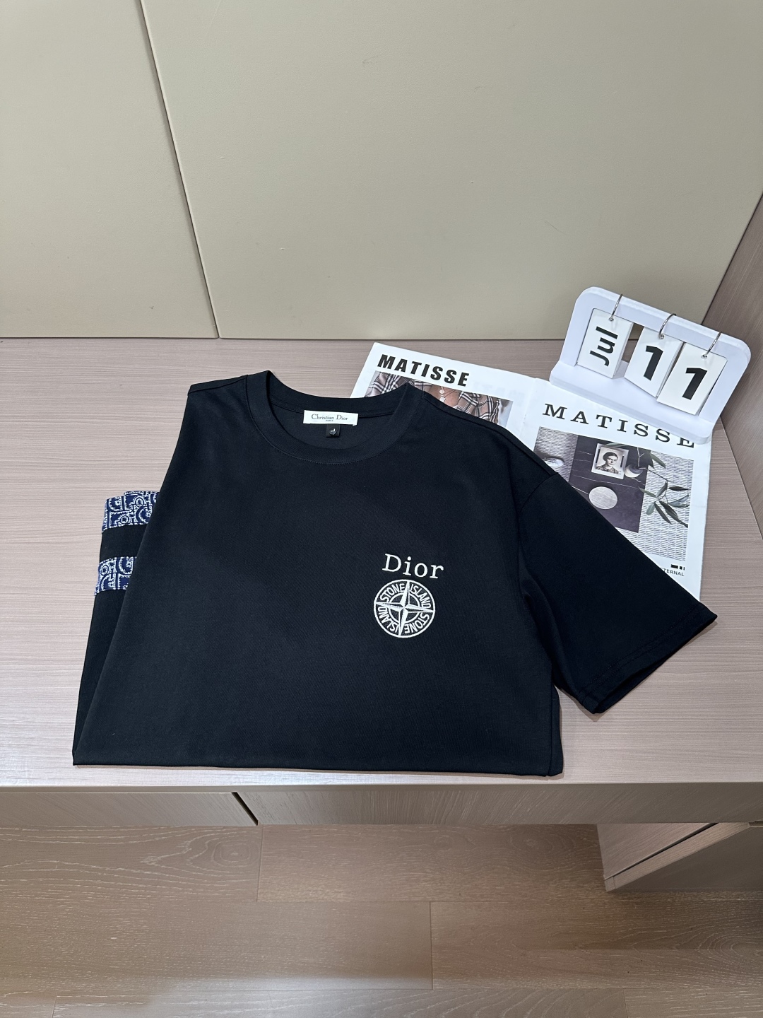 “Dior Classic Short Sleeve Suit: Top Spring/Summer Style with Fine Craftsmanship and Top-level Elements” - 图片 6
