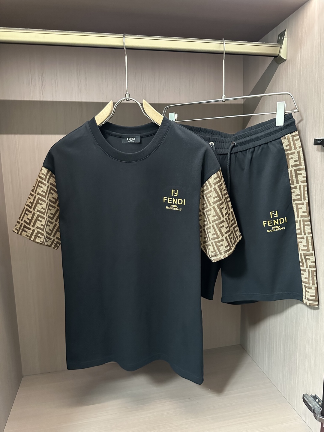 Summer Hipster Fashion: Classic Short Sleeves with Fine Craftsmanship and Comfortable Fit - 图片 1