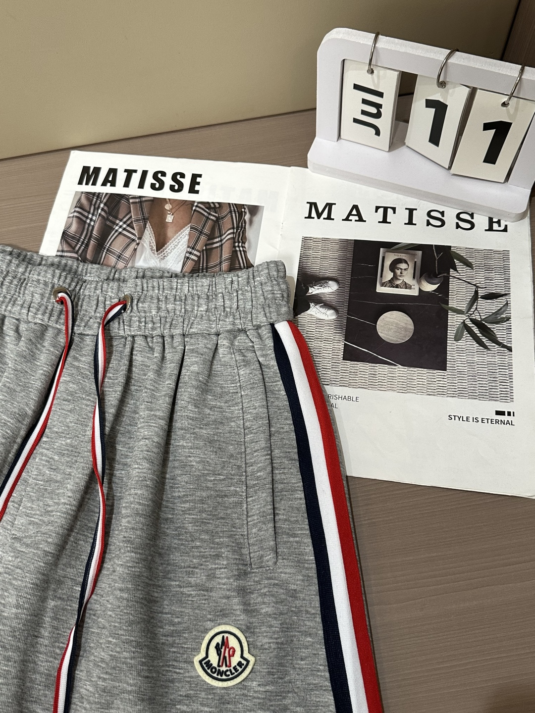 Classic Short Sleeve Suit for Summer: Fine Craftsmanship, Top Elements, Fashionable Style - 图片 9