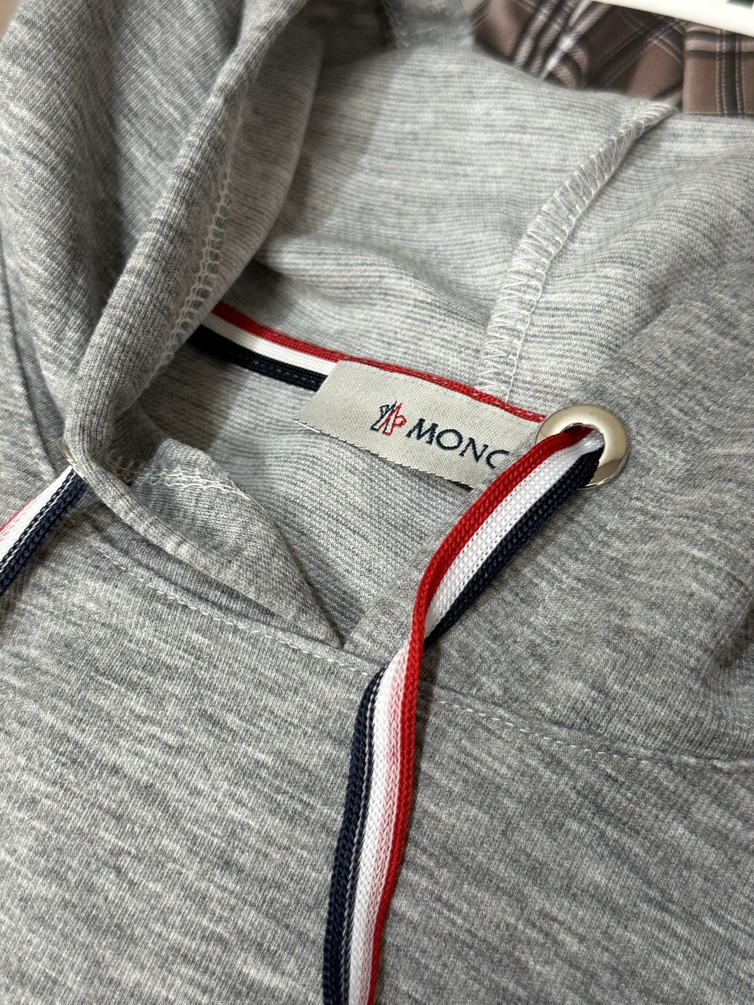 Classic Short Sleeve Suit for Summer: Fine Craftsmanship, Top Elements, Fashionable Style - 图片 3