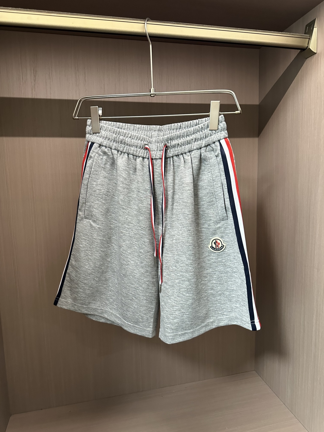 Classic Short Sleeve Suit for Summer: Fine Craftsmanship, Top Elements, Fashionable Style - 图片 6