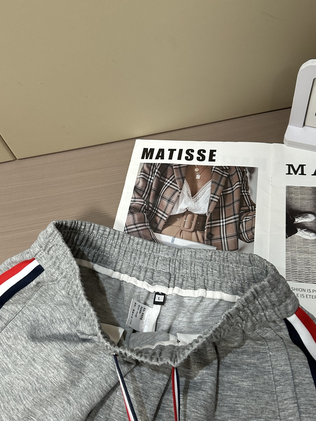 Classic Short Sleeve Suit for Summer: Fine Craftsmanship, Top Elements, Fashionable Style - 图片 8