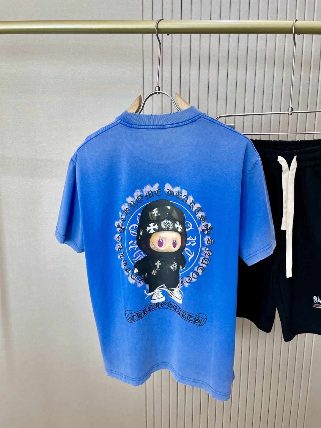 New Tricks: Chrome Hearts Unveils Crocson Blue T-Shirt with Retro Vibes - 图片 4