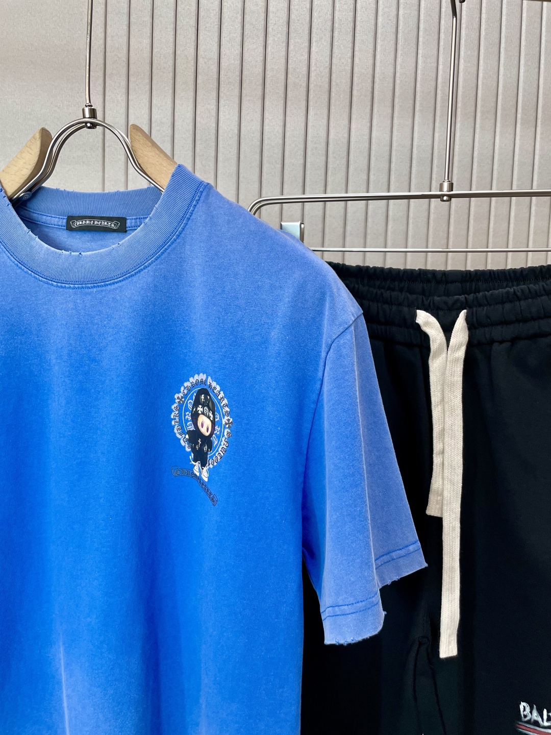 New Tricks: Chrome Hearts Unveils Crocson Blue T-Shirt with Retro Vibes - 图片 3