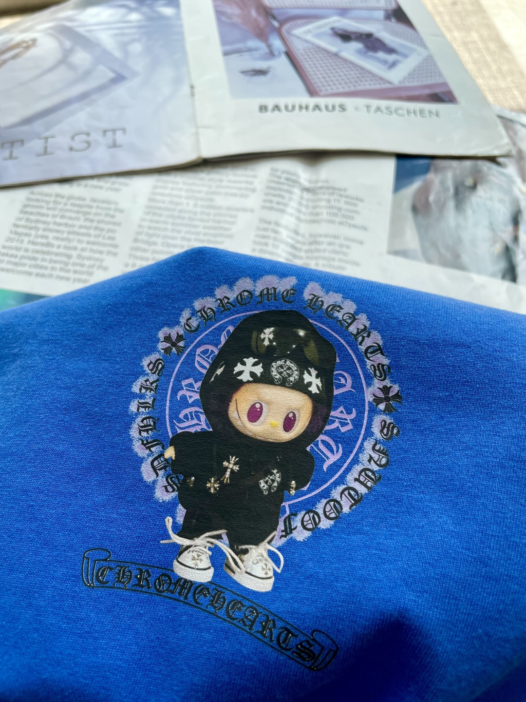 New Tricks: Chrome Hearts Unveils Crocson Blue T-Shirt with Retro Vibes - 图片 7
