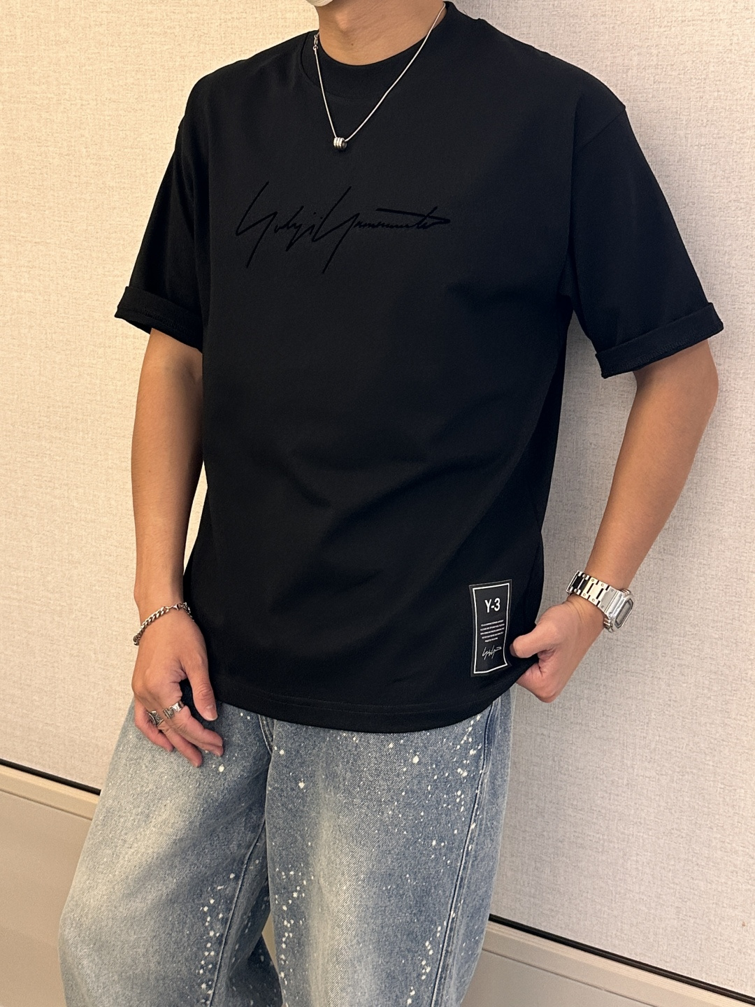 NO:463726,Y-3 2025 spring and summer style/official website synchronization The fabric is made of heavy pure cotton combed cotton fabric, OS loose style, and the upper body style is super positive!  Everyday versatile, a must-have item for wardrobe!  Same model for men and women Size S-3XL (2 sizes larger in size) Size/part S M L XL 2XL 3XL Shoulder width 52 54 56 57 59 60 Length 70 72.75.78.82.85. Bust 54 56.58.60.62.64. Sleeve length 24 26 27 28 29 30,,alexander wang19860909Y-3 2025春夏款/官网同步 面料采用重磅纯棉精梳棉面料,OS宽松版型,上身版型超正！日常百搭,衣橱必备单品！ 男女同款 尺码 S-3XL（版型偏大2个码） 码数/部位S M L XL 2XL 3XL 肩宽 52 54 56 57 59 60 衣长70 72.75.78.82.85. 胸围 54 56.58.60.62.64. 袖长24 26 27 28 29 30,,alexander wang,Men's clothing