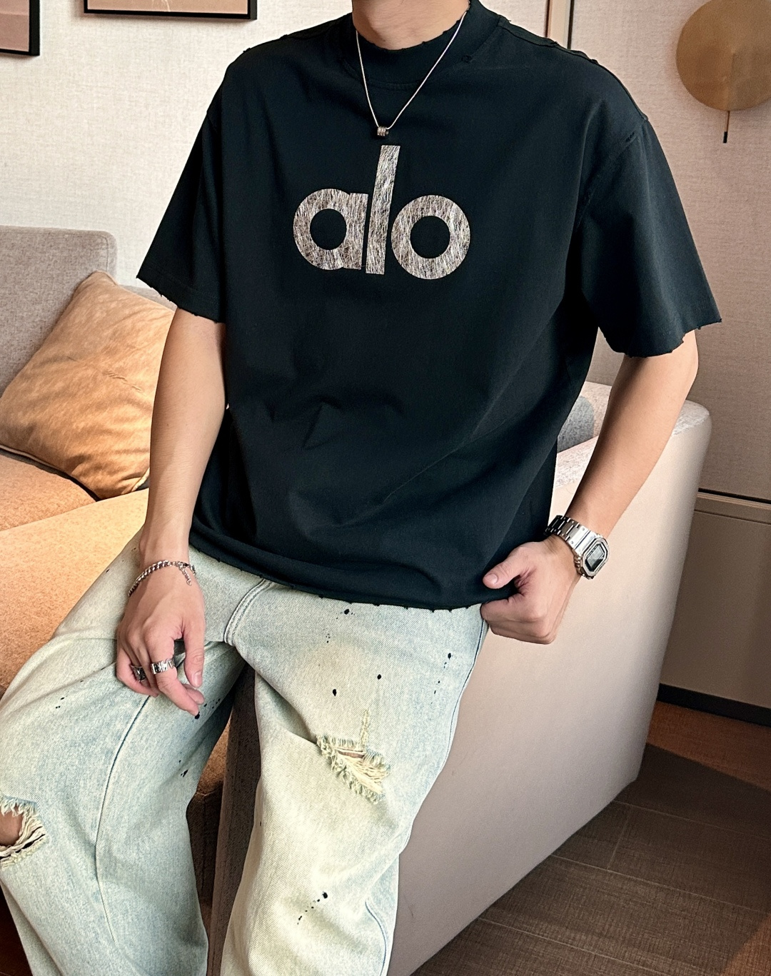 NO:465718,alo 2025 spring and summer style/official website synchronization The fabric is made of heavy pure cotton combed cotton fabric, OS loose style, and the upper body style is super positive!  Everyday versatile, a must-have item for wardrobe!  Same model for men and women Size S-3XL (2 sizes larger in size) Size/part S M L XL 2XL 3XL Shoulder width 52 54 56 57 59 60 Length 70 72.75.78.82.85. Bust 54 56.58.60.62.64. Sleeve length 24 26 27 28 29 30,,alexander wang19860909alo 2025春夏款/官网同步 面料采用重磅纯棉精梳棉面料,OS宽松版型,上身版型超正！日常百搭,衣橱必备单品！ 男女同款 尺码 S-3XL（版型偏大2个码） 码数/部位S M L XL 2XL 3XL 肩宽 52 54 56 57 59 60 衣长70 72.75.78.82.85. 胸围 54 56.58.60.62.64. 袖长24 26 27 28 29 30,,alexander wang,Men's clothing