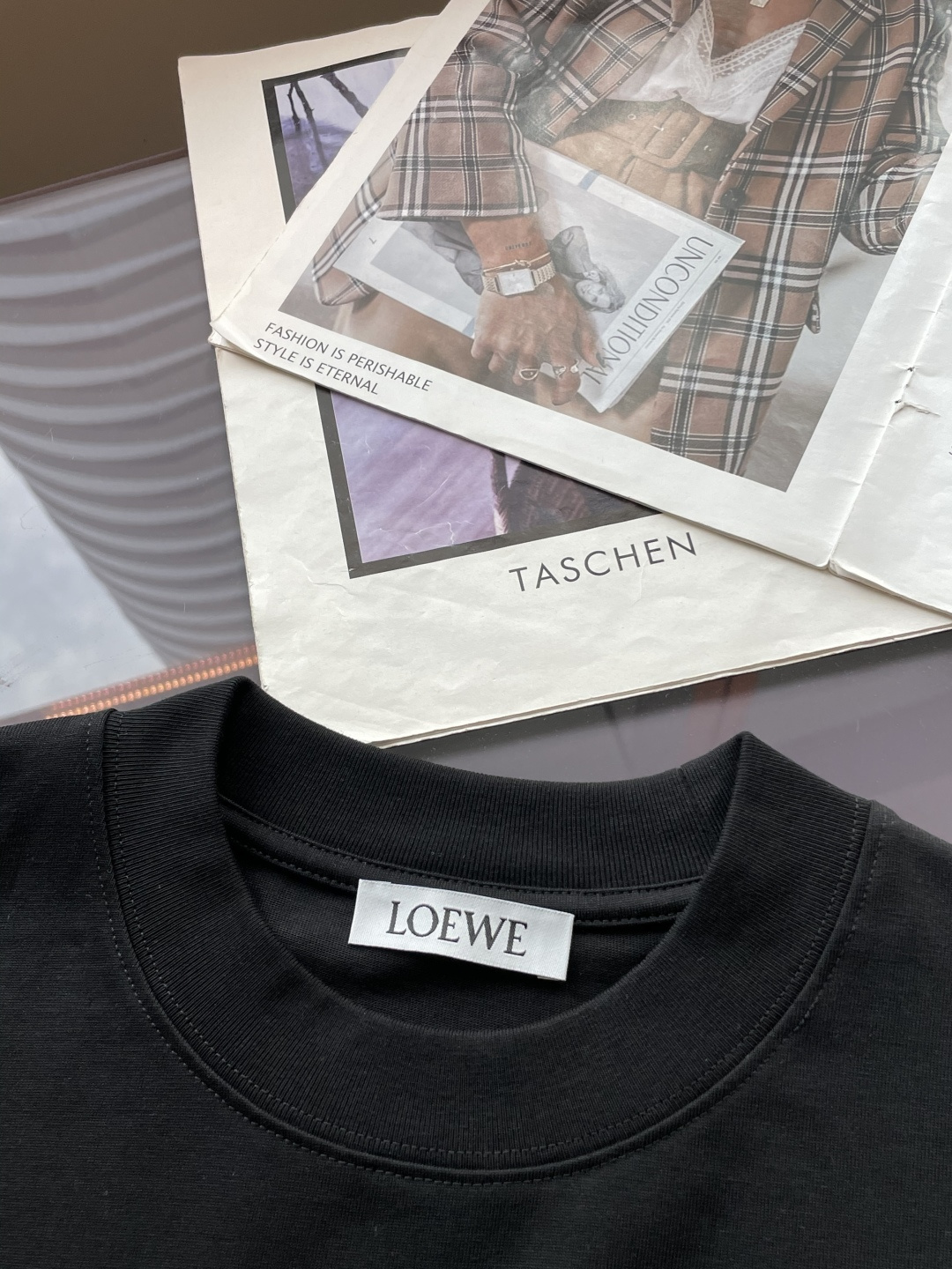 Loewe 2026春夏款/官网同步面料采用重磅纯棉精梳棉面料，OS宽松版型，上身版型超正！日常百搭，衣