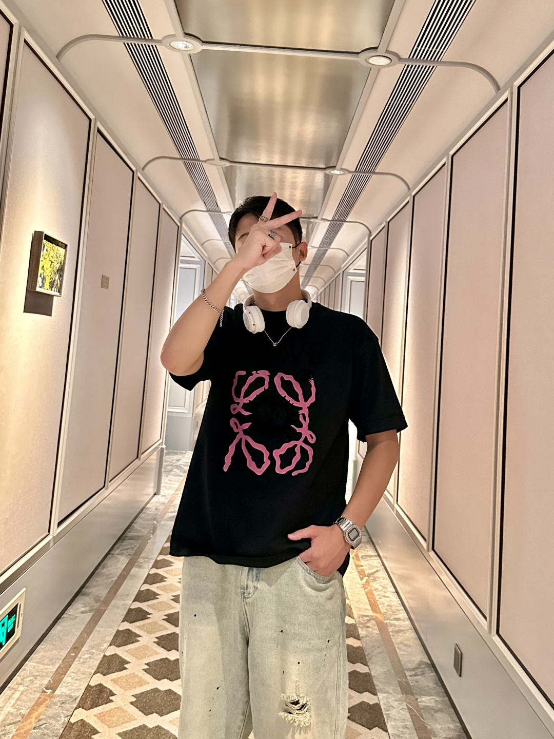 Loewe 2026春夏款/官网同步面料采用重磅纯棉精梳棉面料，OS宽松版型，上身版型超正！日常百搭，衣