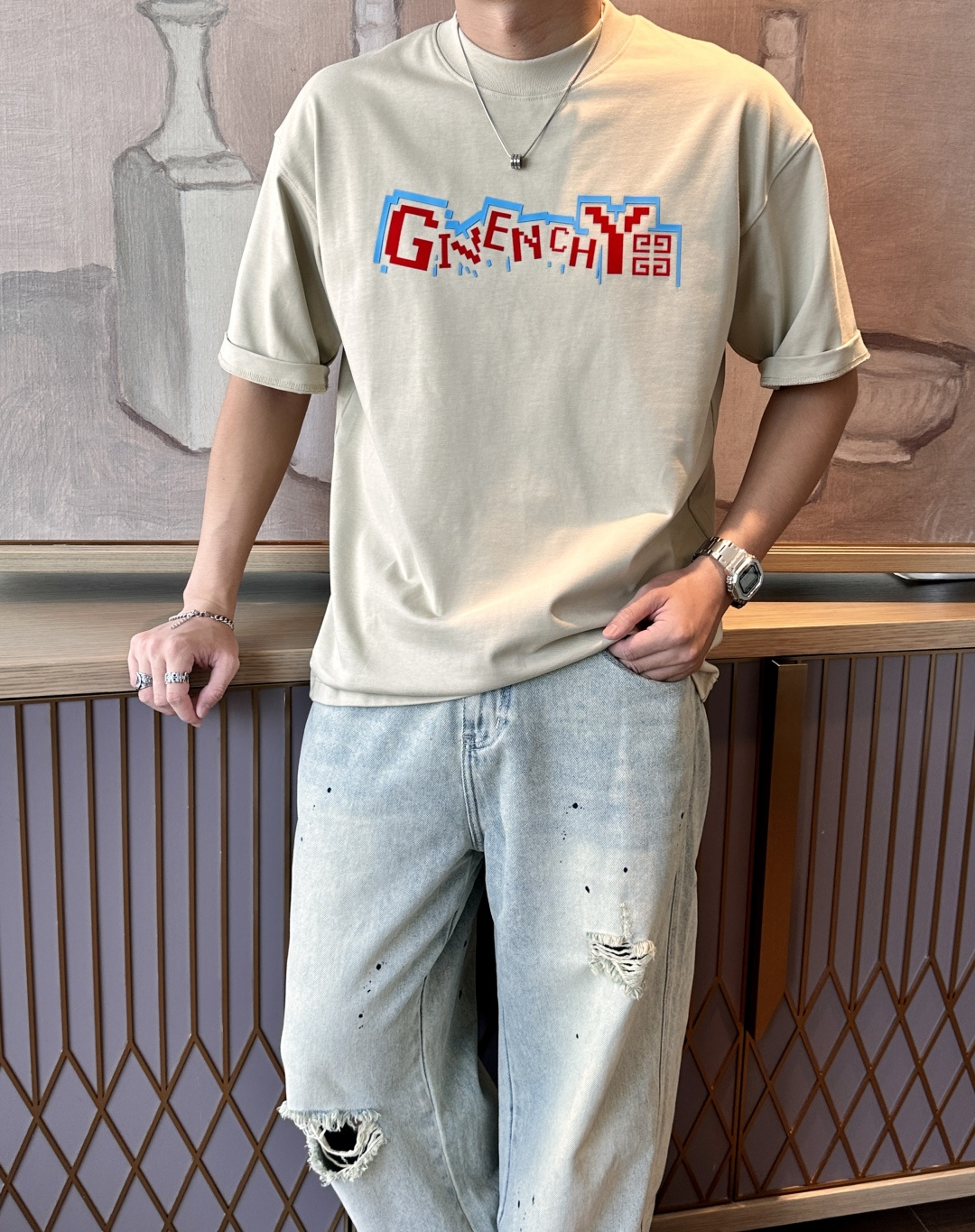 纪梵希 2026春夏款/官网同步面料采用重磅纯棉精梳棉面料，OS宽松版型，上身版型超正！日常百搭，衣橱必