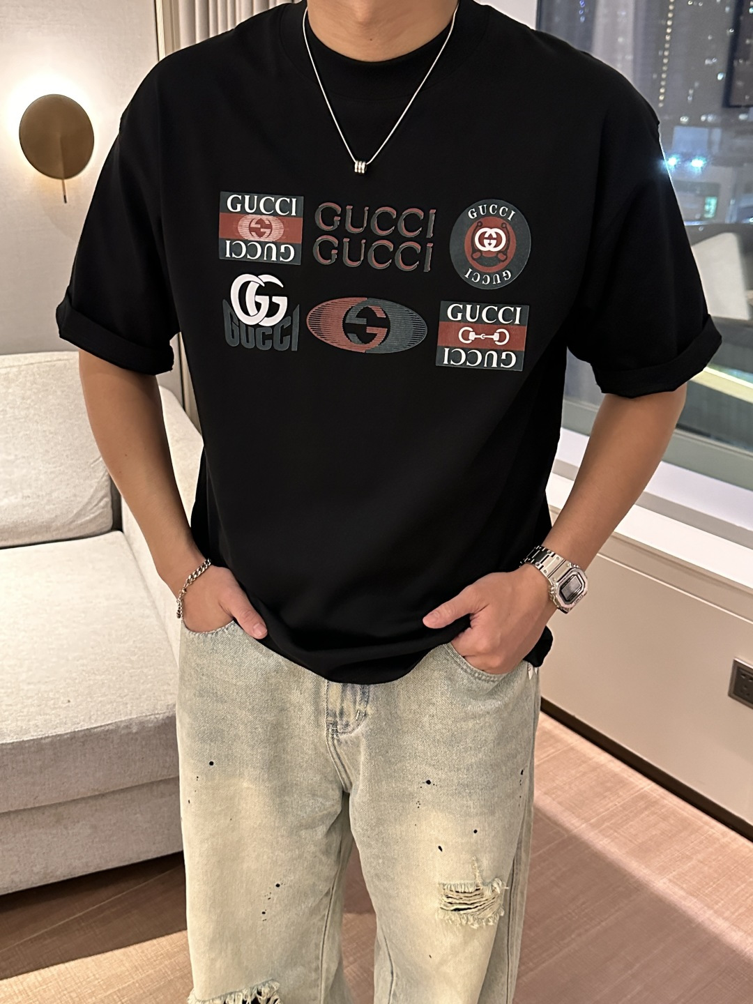 NO:467652,Gucc 2025 spring and summer style/official website synchronization The fabric is made of heavy pure cotton combed cotton fabric, OS loose style, and the upper body style is super positive!  Everyday versatile, a must-have item for wardrobe!  Same model for men and women Size S-3XL (2 sizes in size) Size/part S M L XL 2XL 3XL Shoulder width 52 54 56 57 59 60 Length 70 72.75.78.82.85. Bust 54 56.58.60.62.64. Sleeve length 24 26 27 28 29 30,,gucci,alexander wang19860909Gucc 2025春夏款/官网同步 面料采用重磅纯棉精梳棉面料,OS宽松版型,上身版型超正！日常百搭,衣橱必备单品！ 男女同款 尺码 S-3XL（版型偏大2个码） 码数/部位S M L XL 2XL 3XL 肩宽 52 54 56 57 59 60 衣长70 72.75.78.82.85. 胸围 54 56.58.60.62.64. 袖长24 26 27 28 29 30,,gucci,alexander wang,Men's clothing