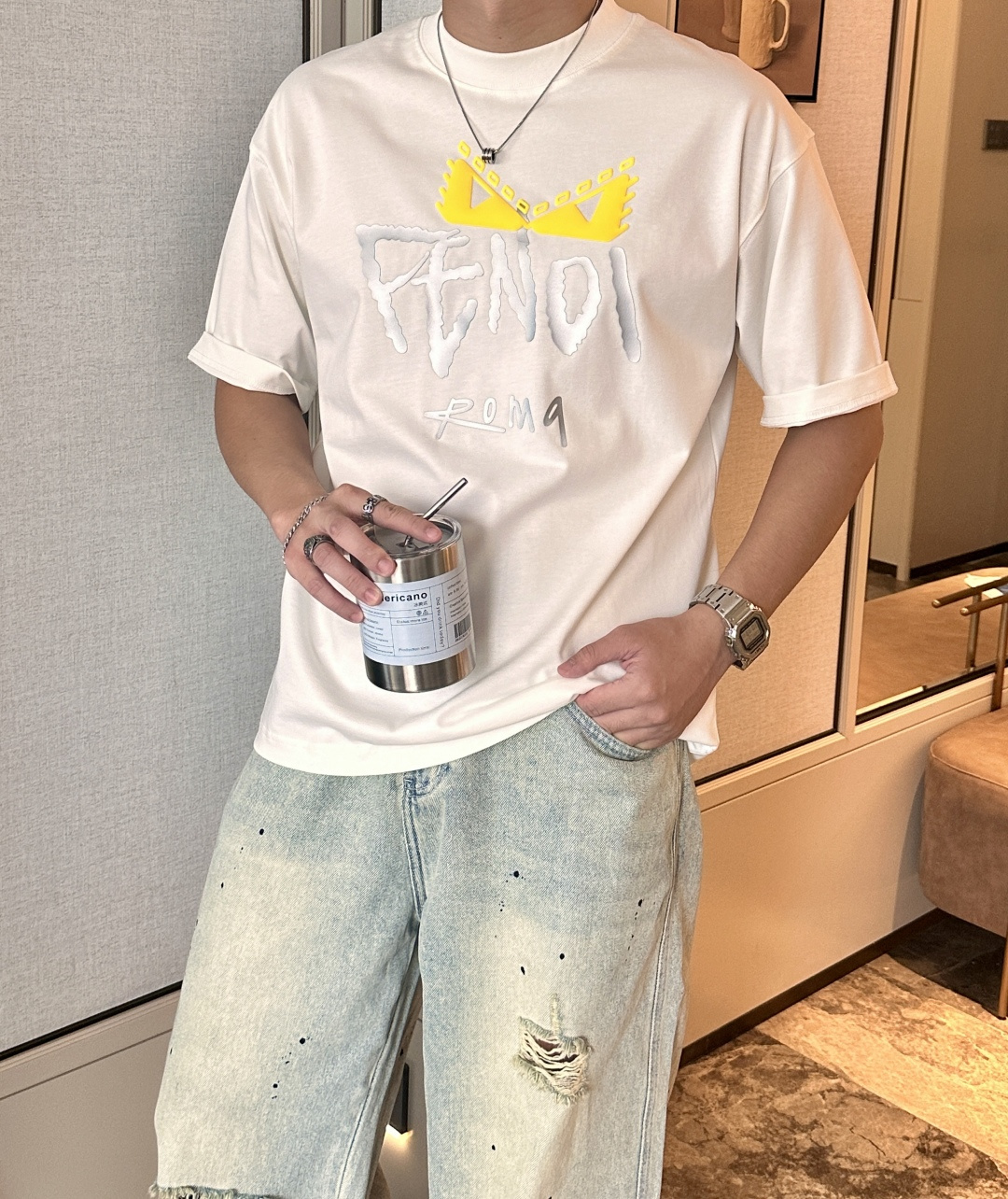 NO:467659,FD 2025 spring and summer style/official website synchronization The fabric is made of heavy pure cotton combed cotton fabric, OS loose style, and the upper body style is super positive!  Everyday versatile, a must-have item for wardrobe!  Same model for men and women Size S-3XL (2 sizes larger in size) Size/part S M L XL 2XL 3XL Shoulder width 52 54 56 57 59 60 Length 70 72.75.78.82.85. Bust 54 56.58.60.62.64. Sleeve length 24 26 27 28 29 30,,alexander wang19860909FD 2025春夏款/官网同步 面料采用重磅纯棉精梳棉面料,OS宽松版型,上身版型超正！日常百搭,衣橱必备单品！ 男女同款 尺码 S-3XL（版型偏大2个码） 码数/部位S M L XL 2XL 3XL 肩宽 52 54 56 57 59 60 衣长70 72.75.78.82.85. 胸围 54 56.58.60.62.64. 袖长24 26 27 28 29 30,,alexander wang,Men's clothing