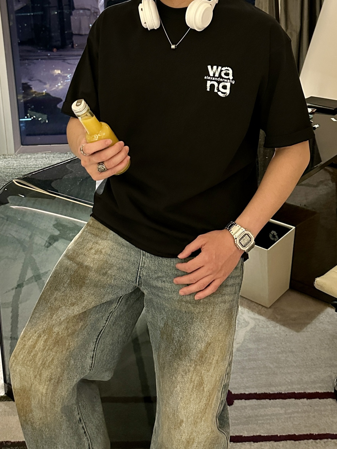 NO:470375,Wang 2025 spring and summer style/official website synchronization The fabric is made of heavy pure cotton combed cotton fabric, OS loose style, and the upper body style is super straight!  Everyday versatile, a must-have item for wardrobe!  Same model for men and women Size S-3XL (2 sizes larger in size) Size/part S M L XL 2XL 3XL Shoulder width 52 54 56 57 59 60 Length 70 72.75.78.82.85. Bust 54 56.58.60.62.64. Sleeve length 24 26 27 28 29 30,,alexander wang19860909Wang 2025春夏款/官网同步 面料采用重磅纯棉精梳棉面料,OS宽松版型,上身版型超正！日常百搭,衣橱必备单品！ 男女同款 尺码 S-3XL（版型偏大2个码） 码数/部位S M L XL 2XL 3XL 肩宽 52 54 56 57 59 60 衣长70 72.75.78.82.85. 胸围 54 56.58.60.62.64. 袖长24 26 27 28 29 30,,alexander wang,Men's clothing