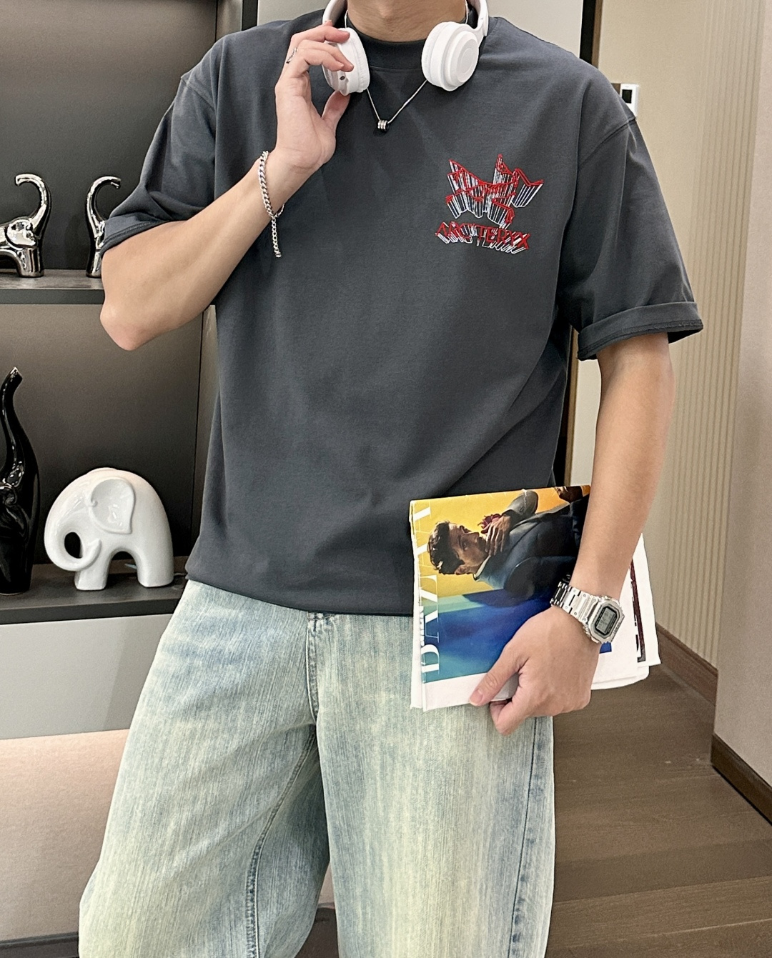 NO:470396,Archaeopteryx 2025 spring and summer style/official website synchronization The fabric is made of heavy pure cotton combed cotton fabric, OS loose style, and the upper body style is super positive!  Everyday versatile, a must-have item for wardrobe!  Same model for men and women Size S-3XL (2 sizes in size) Size/part S M L XL 2XL 3XL Shoulder width 52 54 56 57 59 60 Length 70 72.75.78.82.85. Bust 54 56.58.60.62.64. Sleeve length 24 26 27 28 29 30,arc'teryx,alexander wang19860909始祖鸟 2025春夏款/官网同步 面料采用重磅纯棉精梳棉面料,OS宽松版型,上身版型超正！日常百搭,衣橱必备单品！ 男女同款 尺码 S-3XL（版型偏大2个码） 码数/部位S M L XL 2XL 3XL 肩宽 52 54 56 57 59 60 衣长70 72.75.78.82.85. 胸围 54 56.58.60.62.64. 袖长24 26 27 28 29 30,arc'teryx,alexander wang,Men's clothing