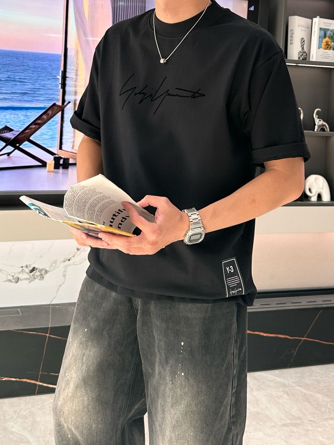 NO:473094,Y-3 2025 spring and summer style/official website synchronization The fabric is made of heavy pure cotton combed cotton fabric, OS loose style, and the upper body style is super positive!  Everyday versatile, a must-have item for wardrobe!  Size S-3XL (Large-size) Size/part S M L XL 2XL 3XL Shoulder width 52 54 56 57 59 60 Clothes length 70 72.75.78.82.85. Bust 54 56.58.60.62.64. Sleeve length 24 26 27 28 29 30,,alexander wang19860909Y-3 2025春夏款/官网同步 面料采用重磅纯棉精梳棉面料,OS宽松版型,上身版型超正！日常百搭,衣橱必备单品！ 尺码 S-3XL（版型偏大） 码数/部位S M L XL 2XL 3XL 肩宽 52 54 56 57 59 60 衣长70 72.75.78.82.85. 胸围 54 56.58.60.62.64. 袖长24 26 27 28 29 30,,alexander wang,Men's clothing